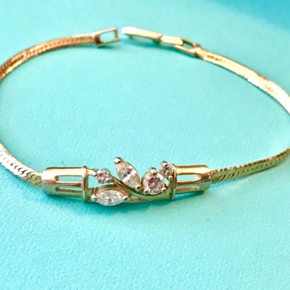'Liquid-goldtone' Delicate Bracelet w crystal elements ( marked Korea clasp)